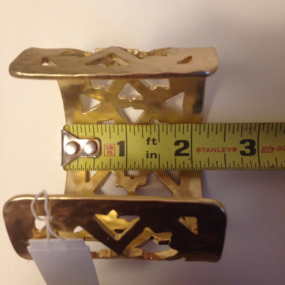 GOLD CUFF - Picture 3 of 4